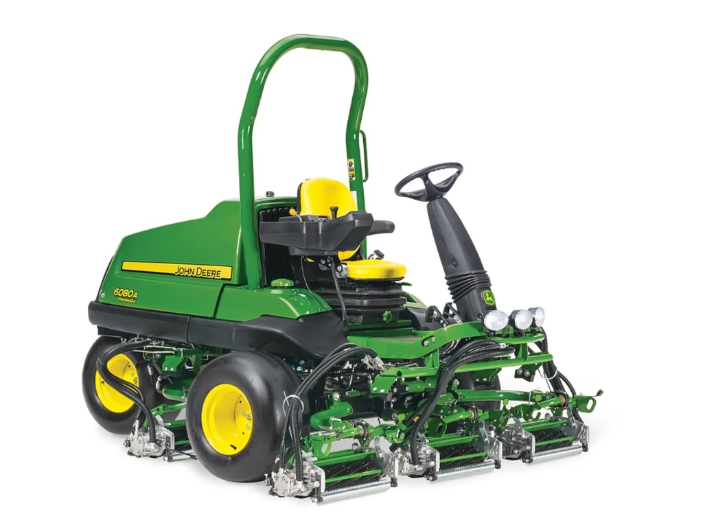 John Deere golf och idrott &ndash; Specialmaskin med flera klippaggregat f&ouml;r golfbanor och sportytor.
