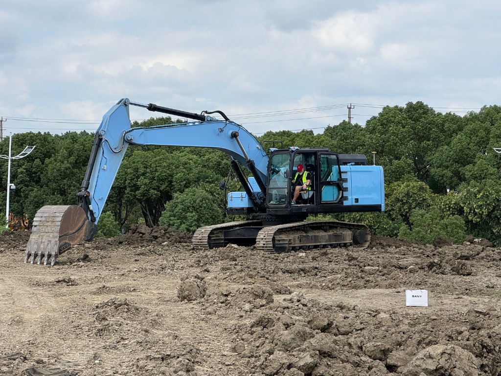 SANY SY175EW elektrisk hjulgrävare i arbete på jordig mark