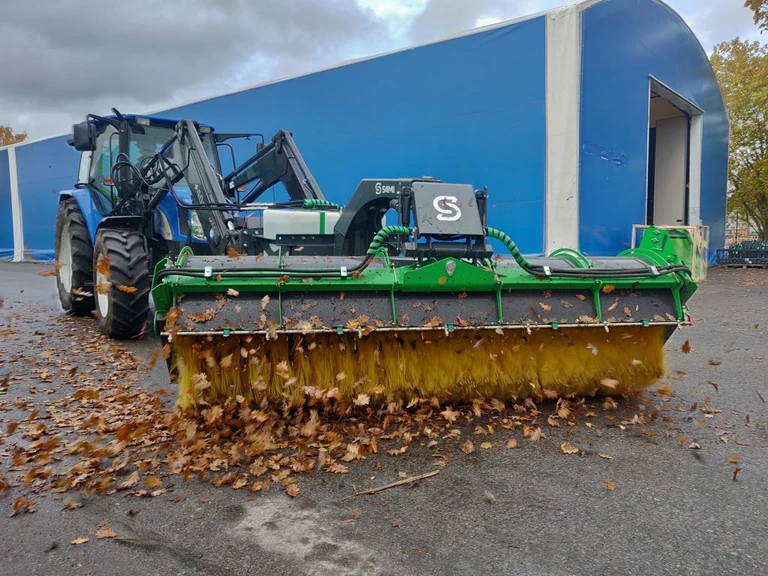 Sopredskap f&ouml;r sopning och reng&ouml;ring f&ouml;r mark